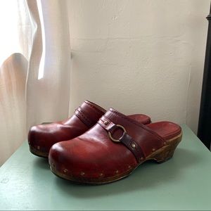 Frye Clara Campus Clog Burgundy